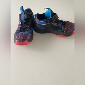 Boys Nike Giannis Freak 5 basketball sneakers. Size 11.5.
